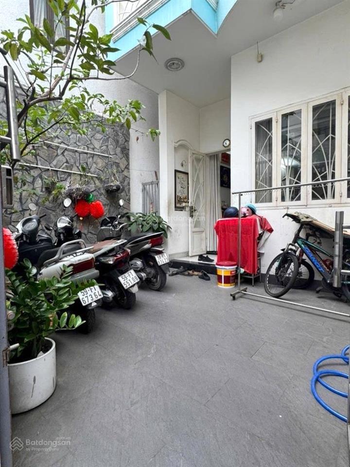 Giảm mạnh 500tr nhà hoàng hoa thám giáp phú nhuận  3 tầng có sân 4.1x16m  có sân