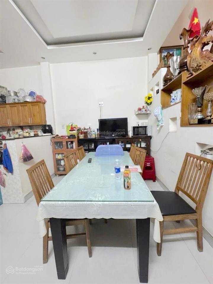 Giảm mạnh 500tr nhà hoàng hoa thám giáp phú nhuận  3 tầng có sân 4.1x16m  có sân