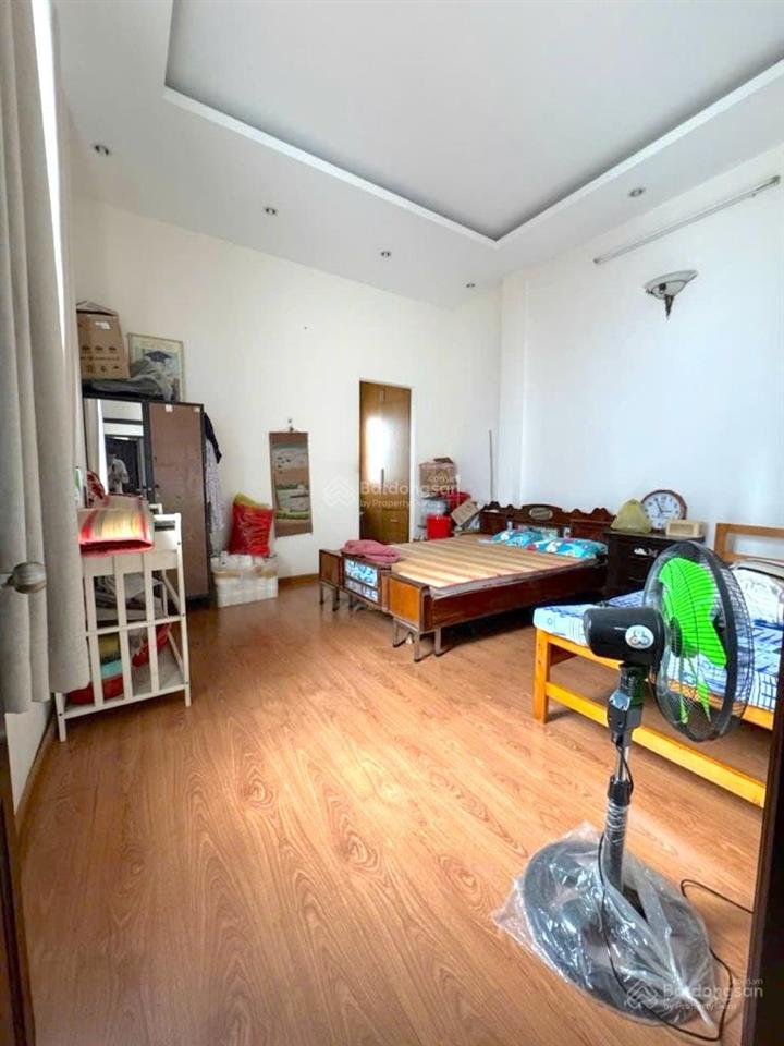 Giảm mạnh 500tr nhà hoàng hoa thám giáp phú nhuận  3 tầng có sân 4.1x16m  có sân