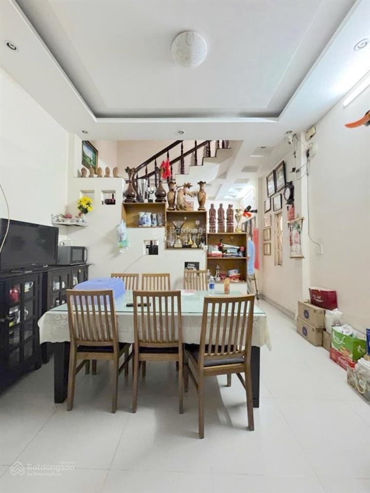 Giảm mạnh 500tr nhà hoàng hoa thám giáp phú nhuận  3 tầng có sân 4.1x16m  có sân