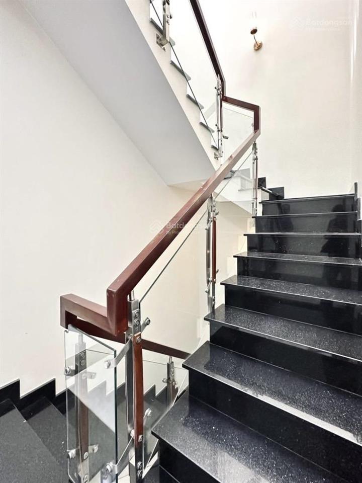 Bán nhanh chdv cao cấp 5 tầng 4,3x15m  dòng tiền 50tr/tháng ngay vòng xoay điện biên phủ