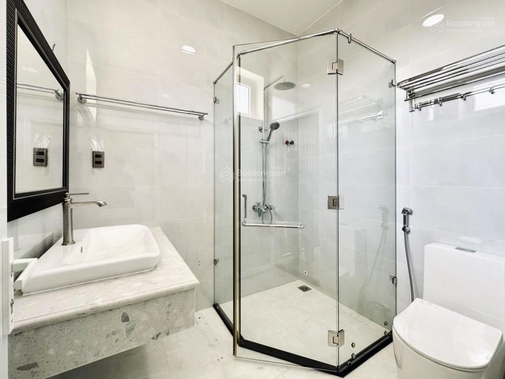 Bán nhanh chdv cao cấp 5 tầng 4,3x15m  dòng tiền 50tr/tháng ngay vòng xoay điện biên phủ