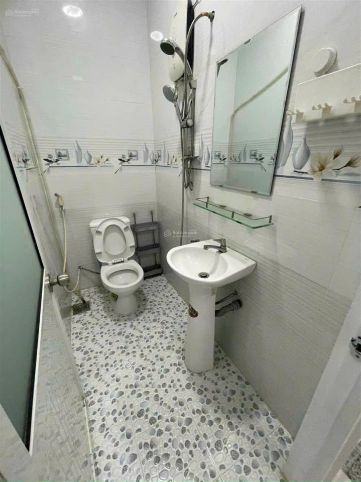 Gần 40m2 nhỉnh 5 tỷ khu ẩm thực phan xích long hẻm vf3 thông