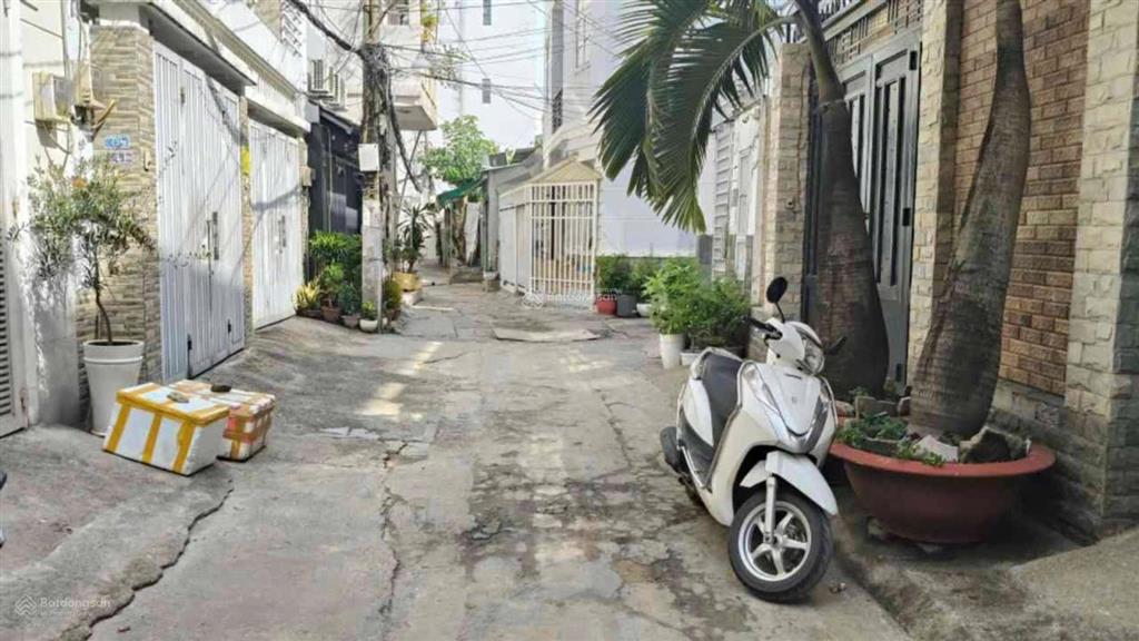 Gần 40m2 nhỉnh 5 tỷ khu ẩm thực phan xích long hẻm vf3 thông