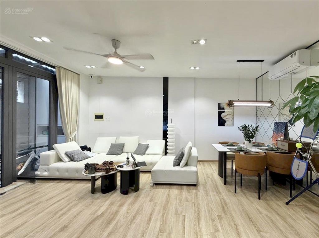 Giảm sốc 3 tỷ  nhà đẹp ngang hiếm 4,8x17m 4 tầng ngay chợ bà chiểu  hàng xanh