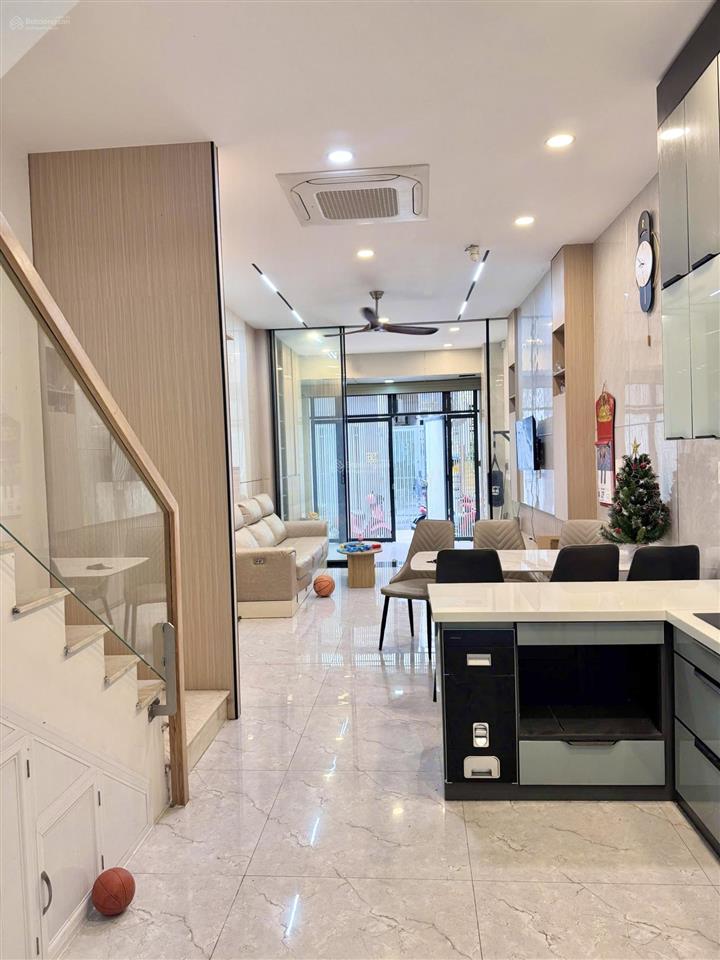 Hiếm nhỉnh 8 tỷ nhà lê quang định  60m2  4 tầng hoàn công đủ
