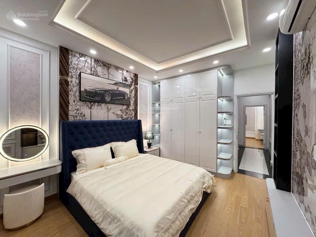 Nhà đẹp đủ nội thất lý phục man quận 7  tk 4 tầng  4pn  nhỉnh 11 tỷ gần vincom