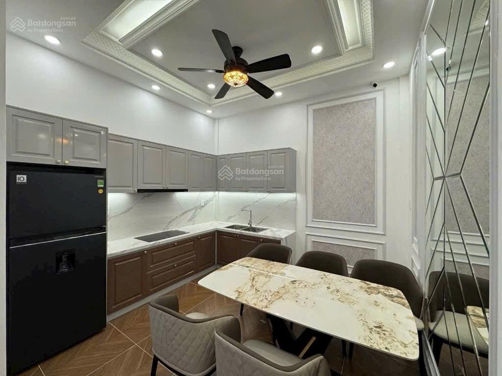 Nhà đẹp đủ nội thất lý phục man quận 7  tk 4 tầng  4pn  nhỉnh 11 tỷ gần vincom