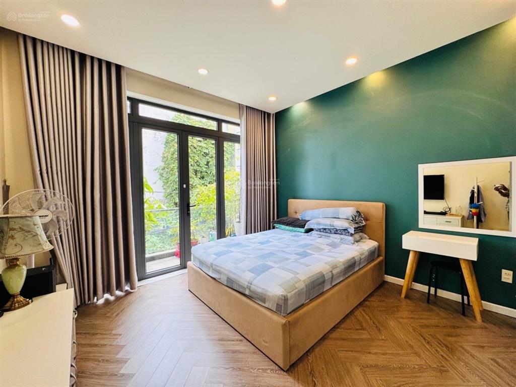 Hiếm nhà đường 8m gần vincom huỳnh tấn phát quận 7  dt 65m  4pn  tk 4 tầng  nhỉnh 10 tỷ