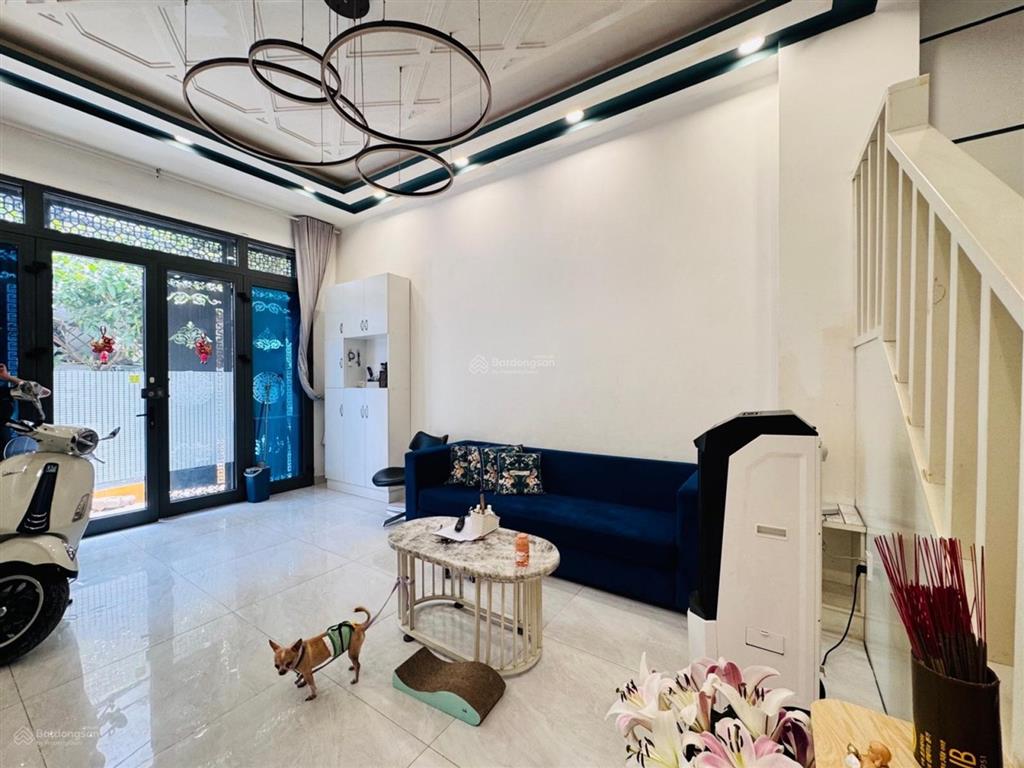 Hiếm nhà đường 8m gần vincom huỳnh tấn phát quận 7  dt 65m  4pn  tk 4 tầng  nhỉnh 10 tỷ