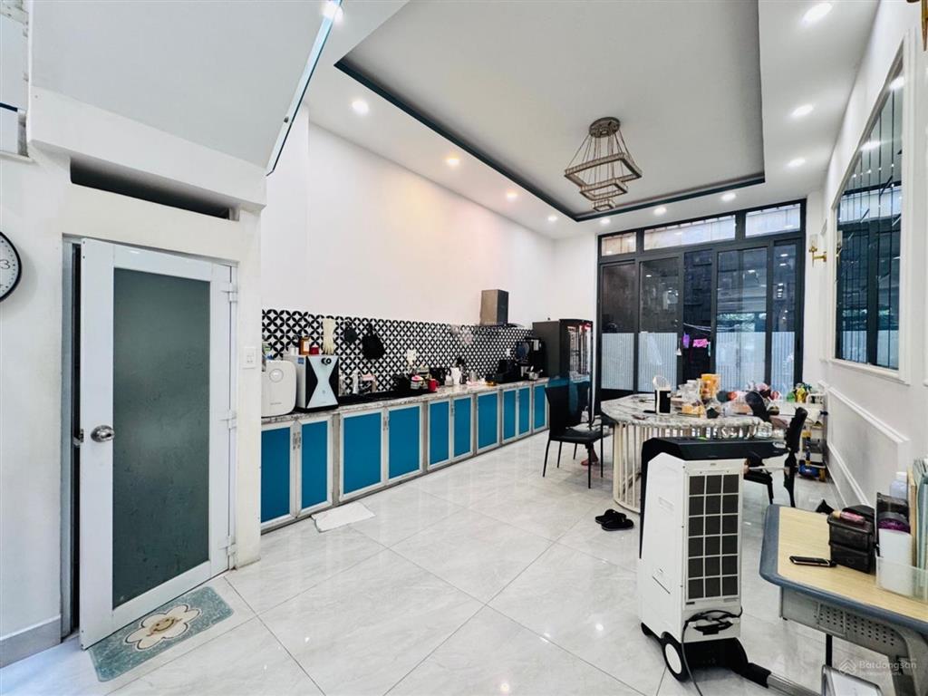 Hiếm nhà đường 8m gần vincom huỳnh tấn phát quận 7  dt 65m  4pn  tk 4 tầng  nhỉnh 10 tỷ