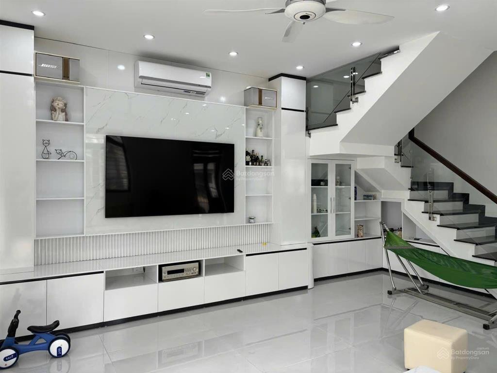 Cho thuê nhà khu đô thị vsip từ sơn full nội thất sịn  4 ngủ , 1 phòng khách như hình.