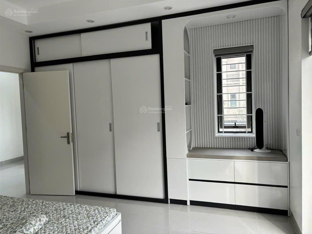 Cho thuê nhà khu đô thị vsip từ sơn full nội thất sịn  4 ngủ , 1 phòng khách như hình.