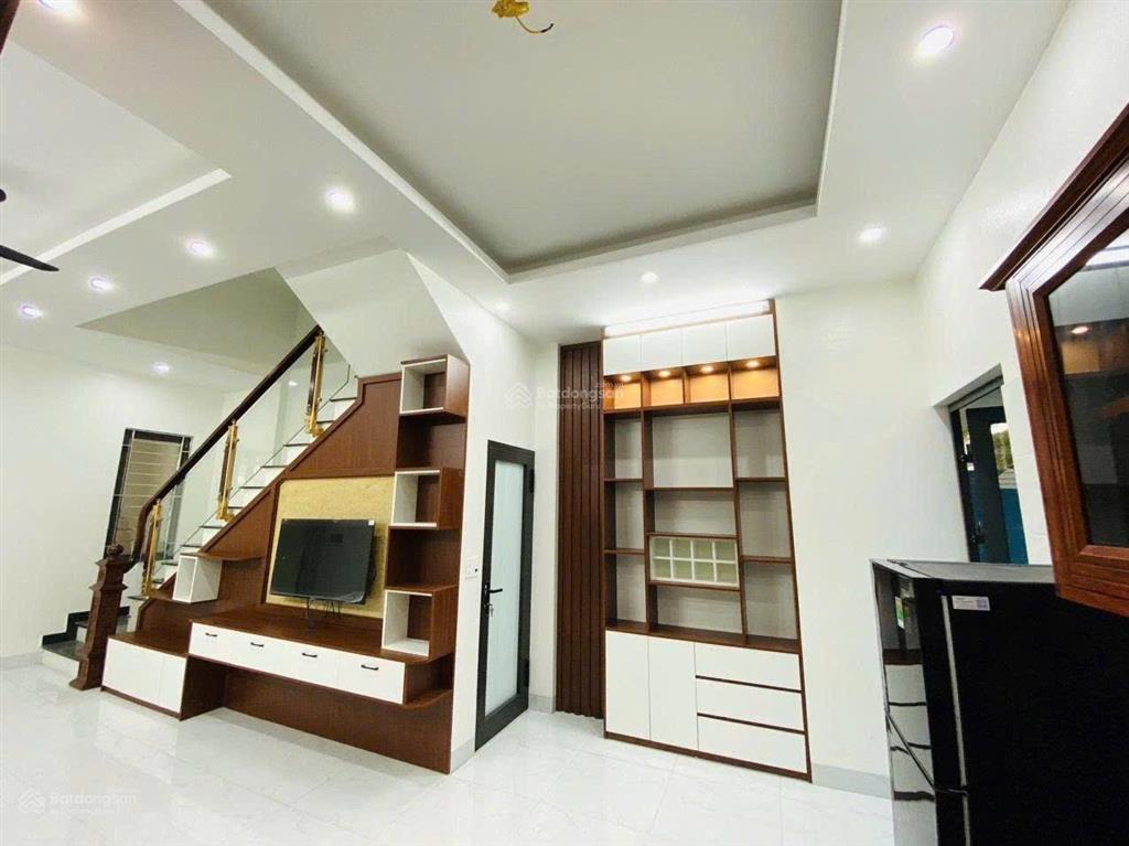 Vsip cho thuê nguyên căn full nội thất, 3 ngủ , 1 phòng khách , ô tô đỗ cửa, ở luôn trong ngày