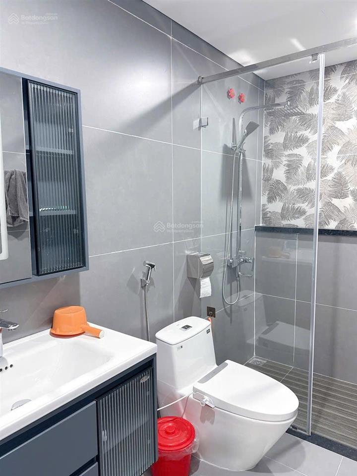 Cho thuê nhà nguyên căn cao cấp vsip từ sơnô tô đỗ cửa  nhà có thang máy  full nội thất, ở luôn