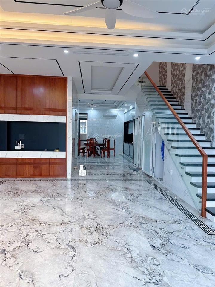 Cho thuê nhà nguyên căn cao cấp vsip từ sơnô tô đỗ cửa  nhà có thang máy  full nội thất, ở luôn
