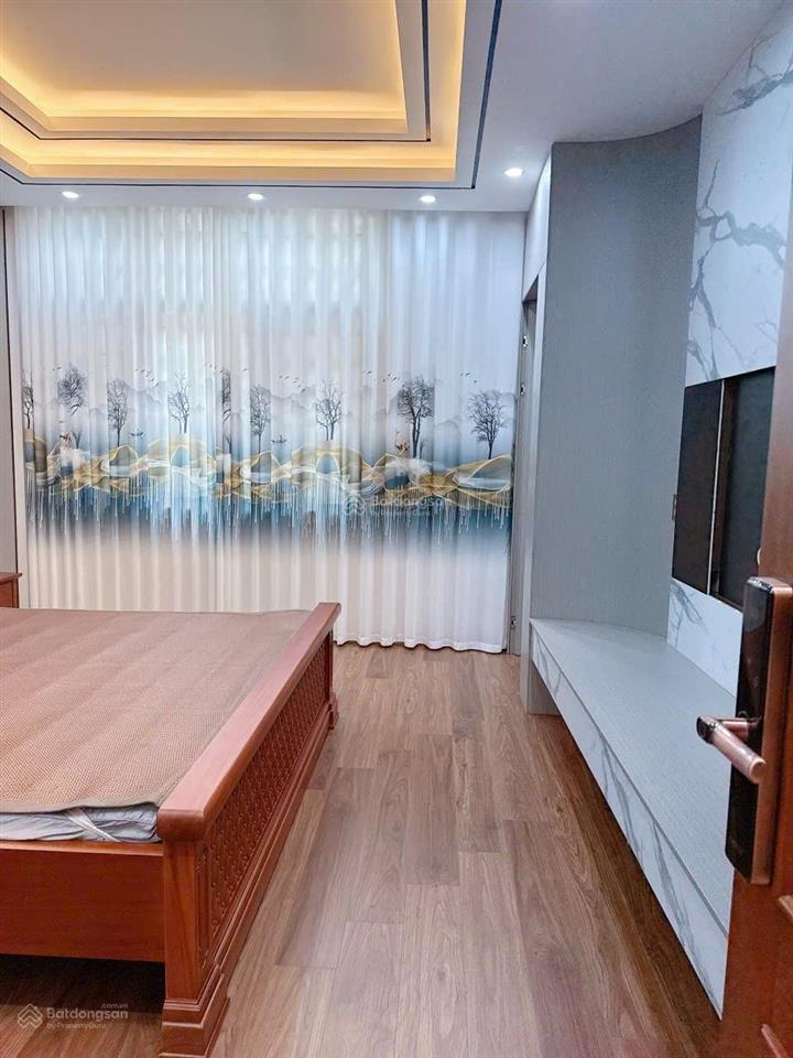 Cho thuê nhà nguyên căn cao cấp vsip từ sơnô tô đỗ cửa  nhà có thang máy  full nội thất, ở luôn