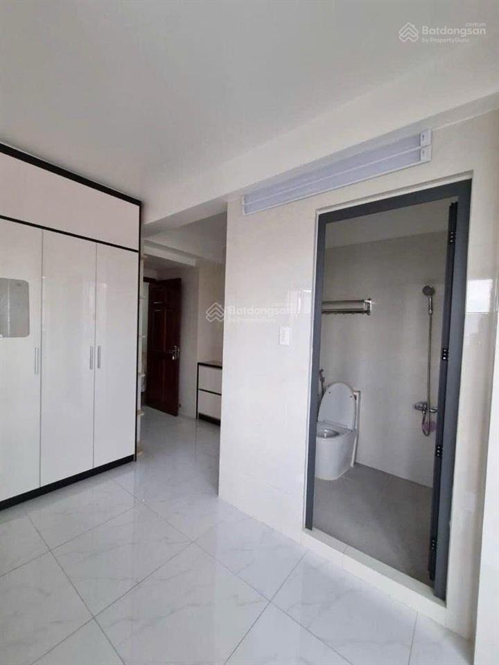 Toà nhà chdv 6 tầng  thang máy  35 phòng, toilet khép kín  thu nhập 250 tr/1 tháng  giá 60 tỷ