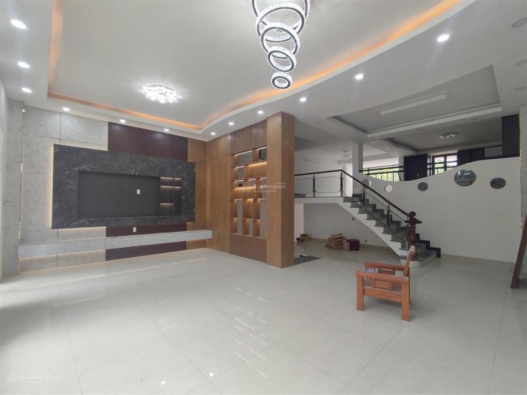 Biệt thự vip đường số  kdc nam long  192m²  ngang 8m  gara xe hơi  cách 50m ra siêu thị vin