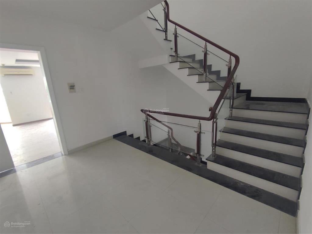 Biệt thự vip đường số  kdc nam long  192m²  ngang 8m  gara xe hơi  cách 50m ra siêu thị vin