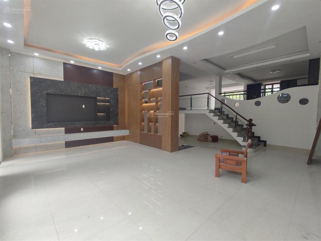 Biệt thự víp trần trọng cung quận 7 ngang 8m x25m  tk4 tầng  vài bước chân ra vincom giá 33 tỷ