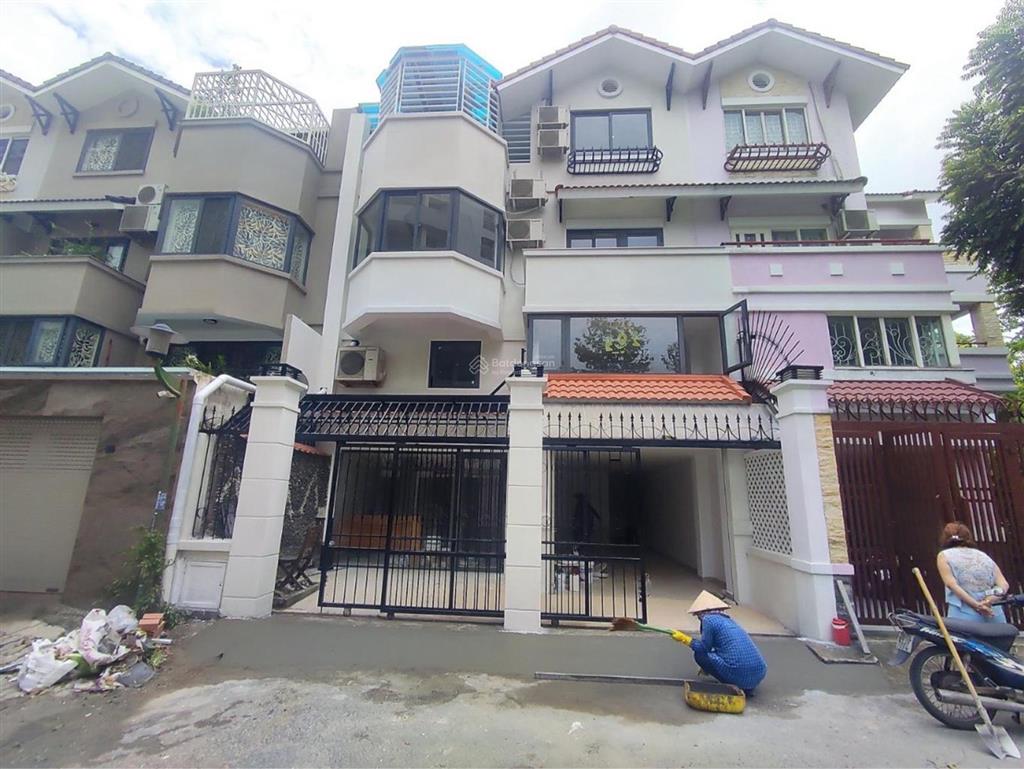 Biệt thự víp trần trọng cung quận 7 ngang 8m x25m  tk4 tầng  vài bước chân ra vincom giá 33 tỷ