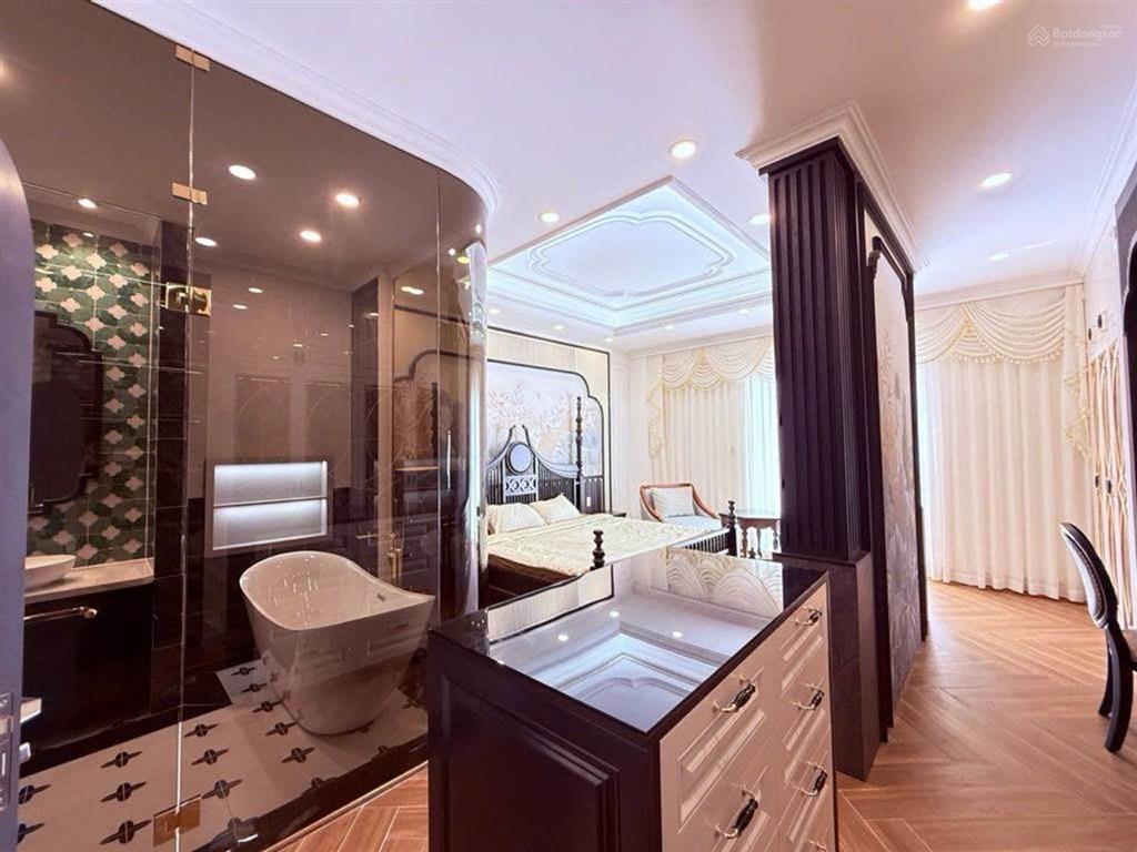 Hiếm quận 7 nhà đẹp lung linh dt 5,6x20m 5 tầng đường số p. tân mỹ thang máy full nội thất giá 30tỷ