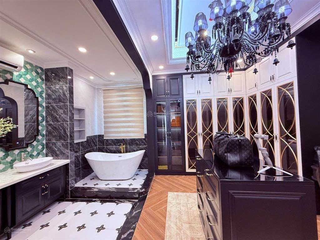 Hiếm quận 7 nhà đẹp lung linh dt 5,6x20m 5 tầng đường số p. tân mỹ thang máy full nội thất giá 30tỷ