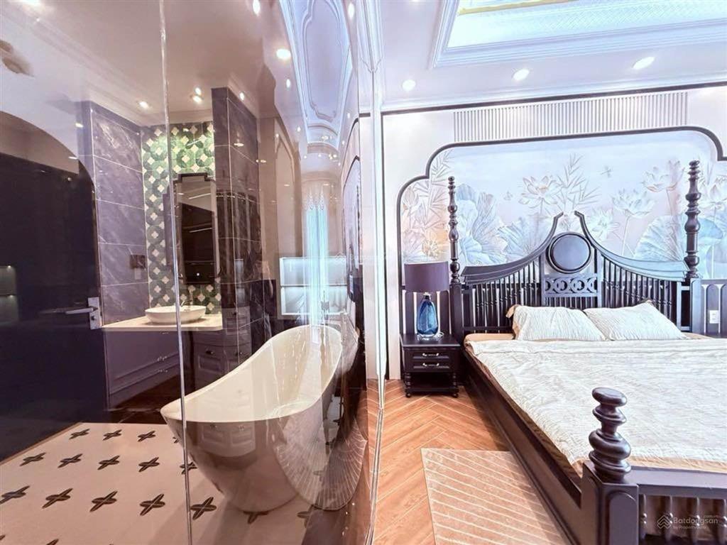 Hiếm quận 7 nhà đẹp lung linh dt 5,6x20m 5 tầng đường số p. tân mỹ thang máy full nội thất giá 30tỷ