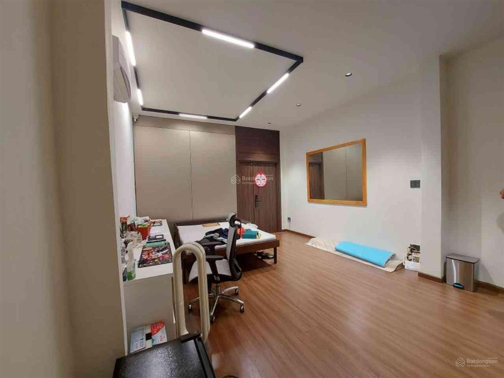 Chính chủ cần bán mặt tiền đường đinh tiên hoàng(quận 7)dt4,4x22m4 tầng thang máy giá32 tỷ