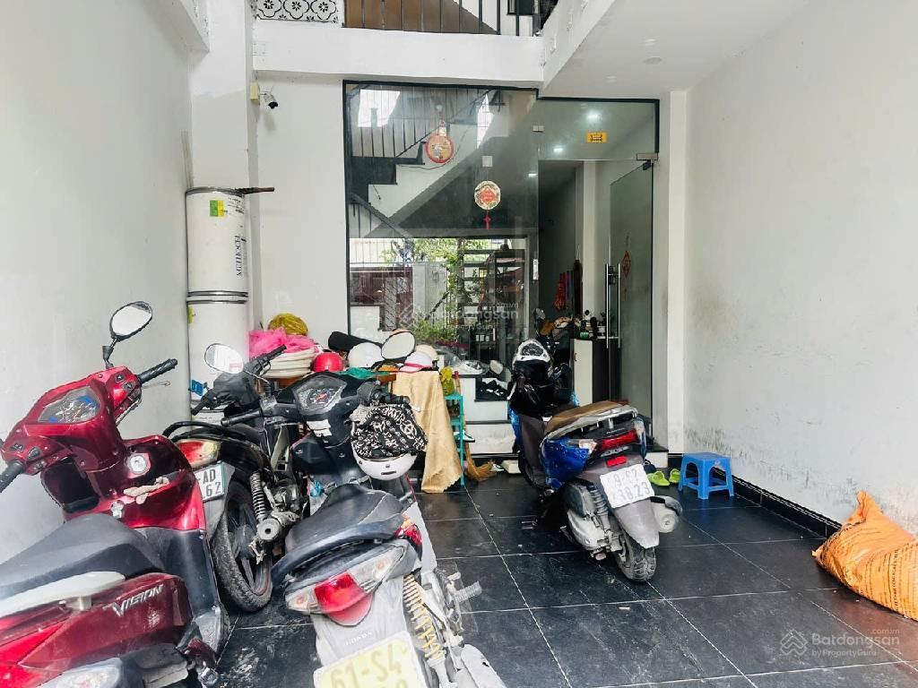 Bán chdv 5 tầng kế bên chợ tân thuận q7 .
dt4x17 m 5 tầng 8 pn dòng tiền 30 tr/1 tháng  giá 7,xtỷ