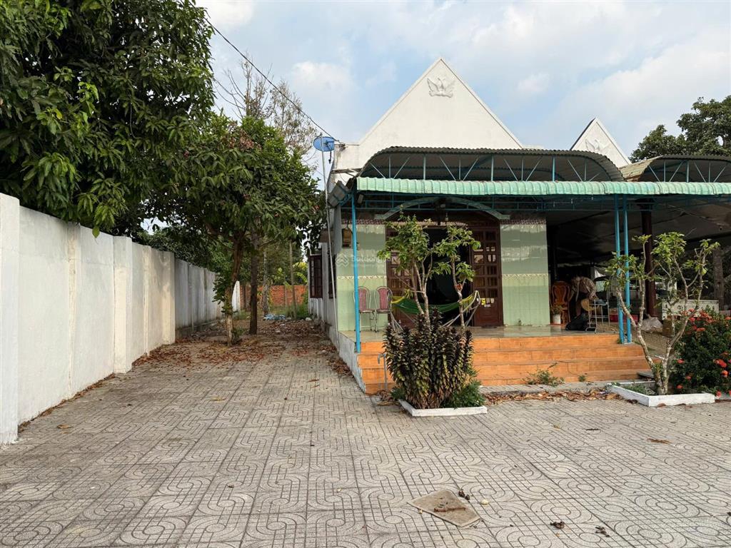 Tôi chính chủ cần sang lại nhà và đất mặt tiền