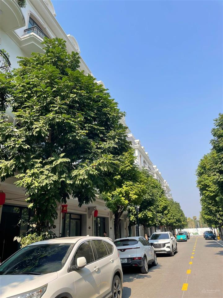 Vin 2 em bán căn shophouse sao biển giá rẻ dt 67,5m², giá bán 10 tỷ, sát cv và cc, đã có sổ đỏ.