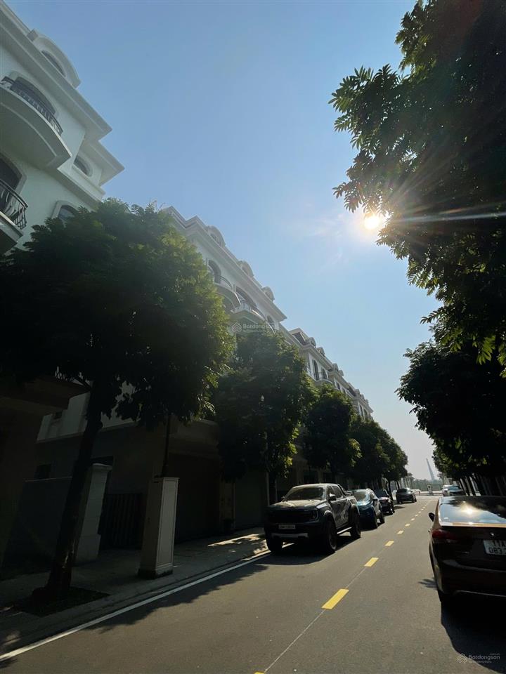 Vin 2 em bán căn shophouse sao biển giá rẻ dt 67,5m², giá bán 10 tỷ, sát cv và cc, đã có sổ đỏ.