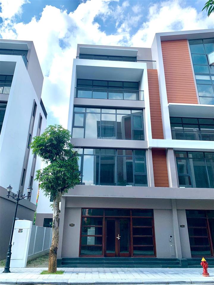 Cho gia đình thuê căn biệt thự sân vườn, vị trí đẹp  0974 078 ***