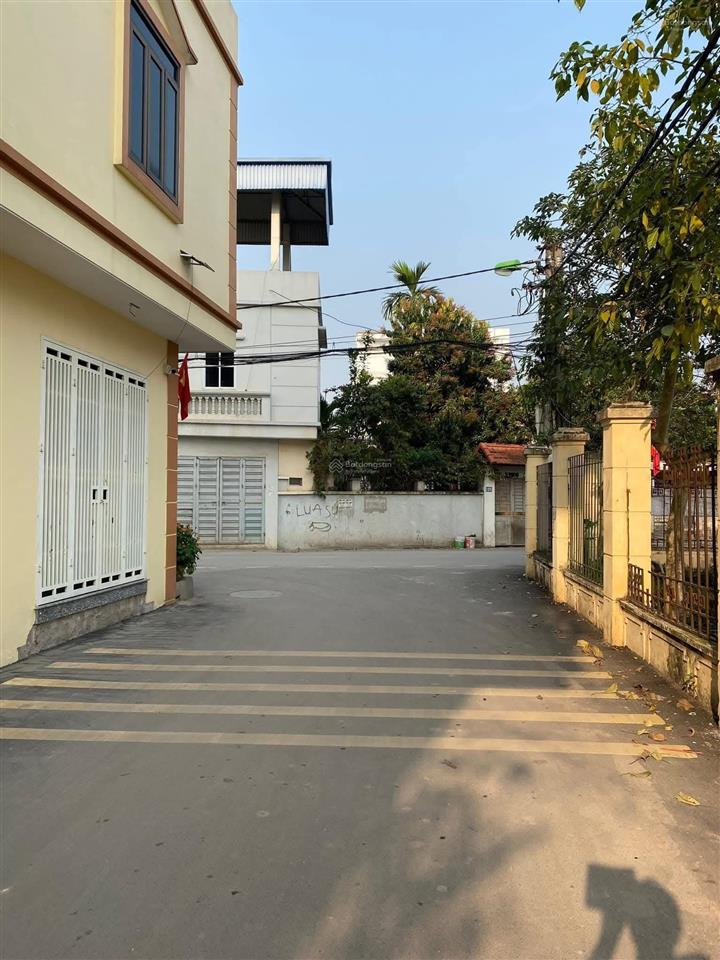 Chính chủ cho thuê nguyên căn mặt đường thông tây tựu ccmn kinh doanh 9tr/th gần vin đan phượng