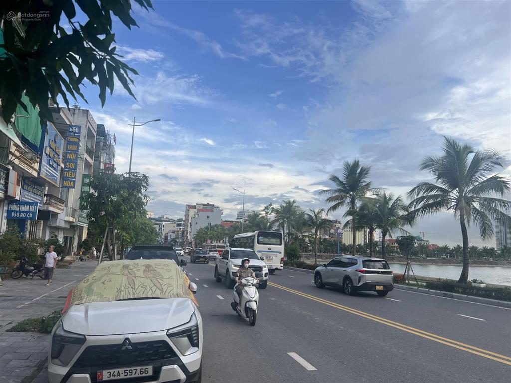 Chính chủ bán nhà mặt phố 3 tầng trung tâm bãi cháy tp quảng ninh