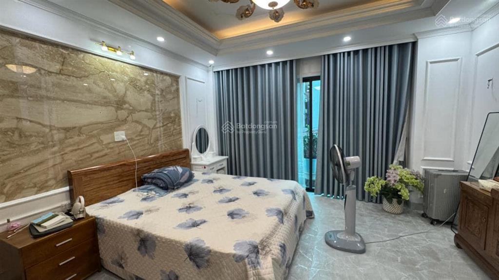 Bán nhà phân lô ô tô tránh đỗ lạc long quân ngay hồ tây. dt 50m2x6t thang máy. giá 20.8 tỷ.