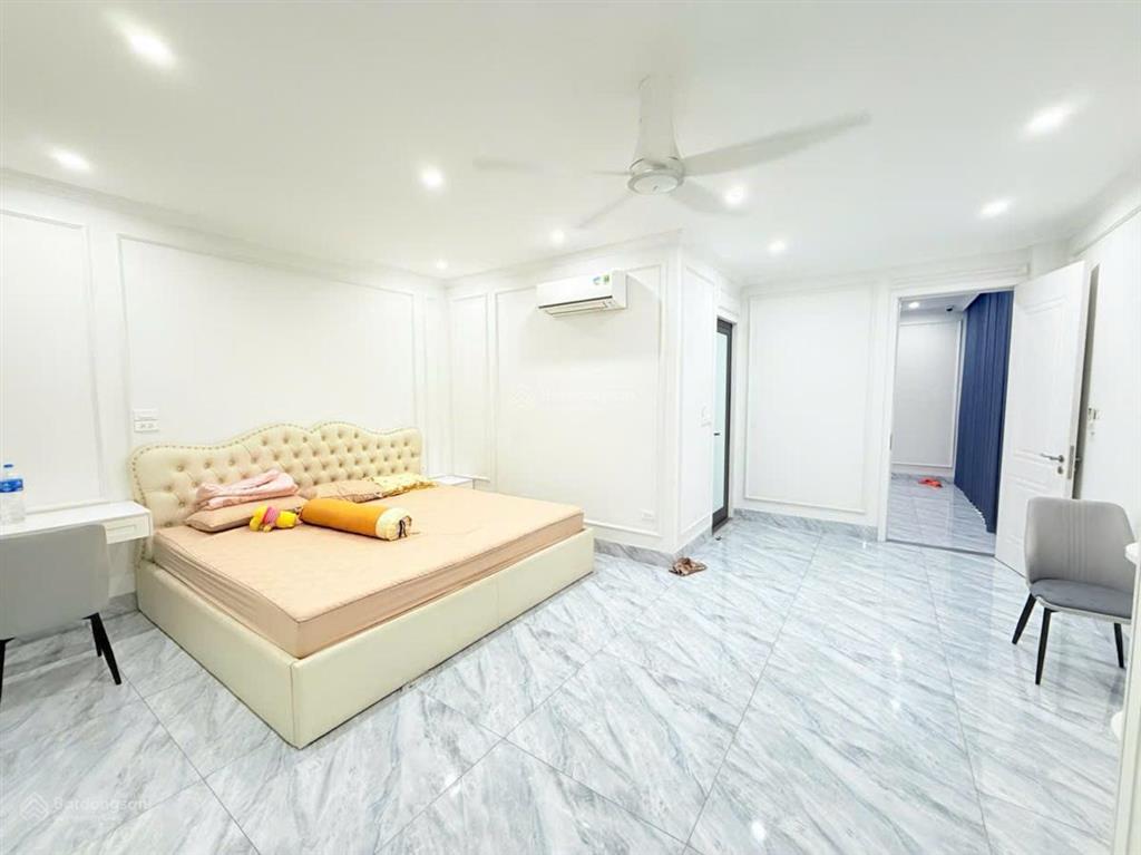 28 tỷ. phân lô oto 6 tầng thang máy, 2 mặt ngõ. nguyễn thị định  đỗ quang. sát phố. dt 79m2x6 tầng