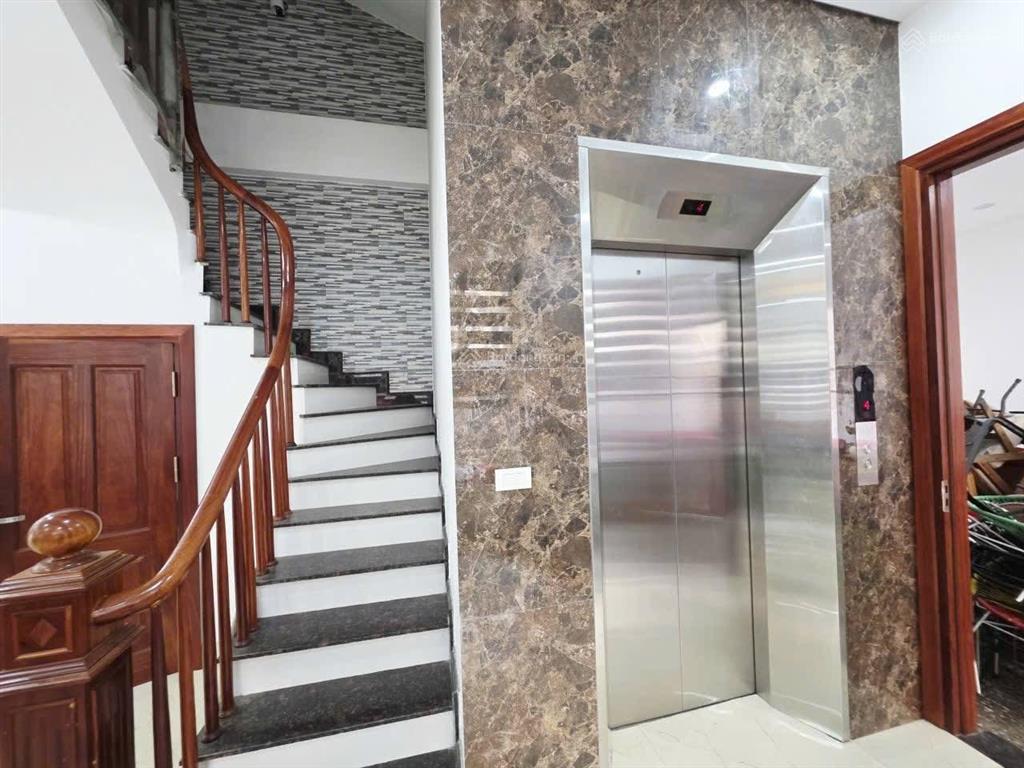 28 tỷ. phân lô oto 6 tầng thang máy, 2 mặt ngõ. nguyễn thị định  đỗ quang. sát phố. dt 79m2x6 tầng