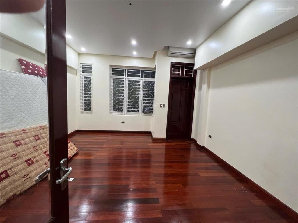 Giá tốt nhất khu. phân lô oto tránh trung kính trung hoà. dt 110m2x5t. mt ~5m. giá 33.5 tỷ.