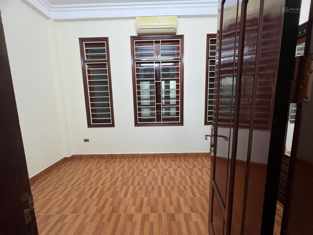 Giá tốt nhất khu. phân lô oto tránh trung kính trung hoà. dt 110m2x5t. mt ~5m. giá 33.5 tỷ.