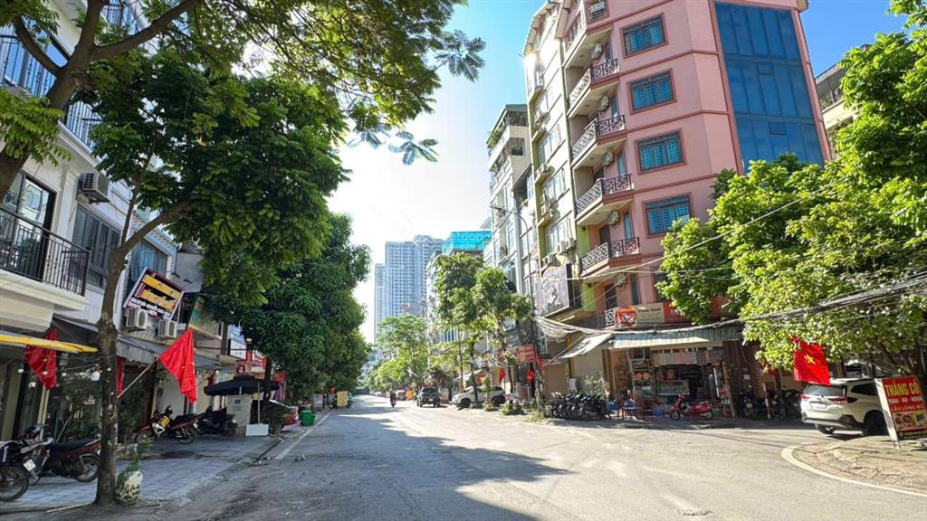 Chính chủ bán đất mặt ngõ to như phố, hè rộng, 4 ô tô tránh. dương khuê, cầu giấy. dt 61m2