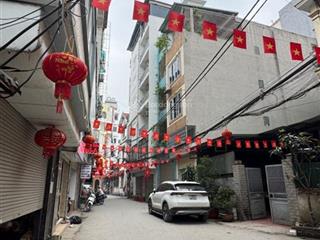 Chính chủ bán nhà dt 40m2x3t, mt 6m, ngõ oto 7 chỗ ra vào thoải mái. phú diễn đức diễn. hơn 7 tỷ