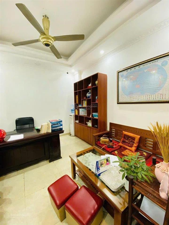 Chính chủ bán nhà ngõ to phân lô ngay kdt lão thành cách mạng trung kính. dt 55m2x5t đẹp, nhà dân.