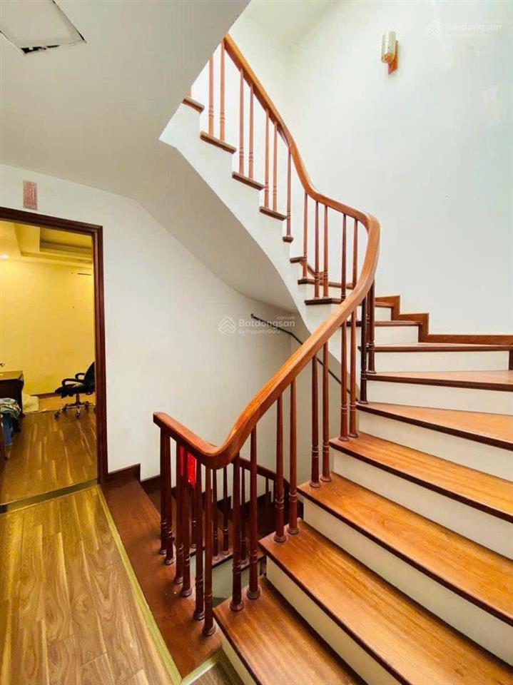 Chính chủ bán nhà ngõ to phân lô ngay kdt lão thành cách mạng trung kính. dt 55m2x5t đẹp, nhà dân.