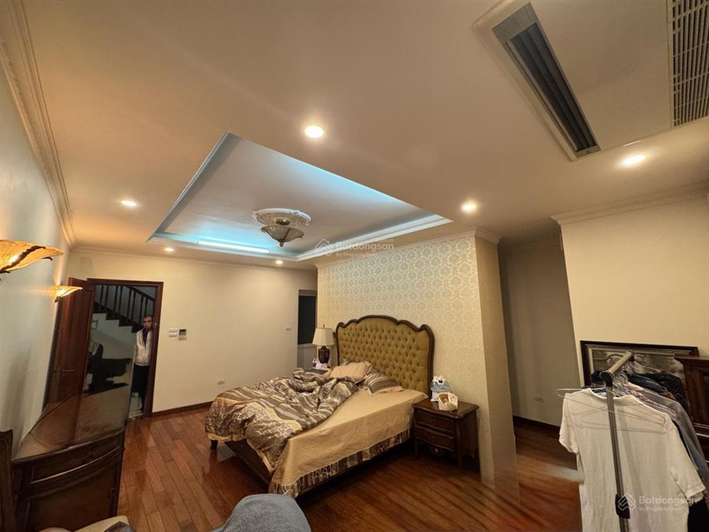 Chính chủ bán nhà ô tô tránh đỗ nguyễn chí thanh đống đa, dt 42m2x5t đẹp, mặt tiền 4,1m, 2 thoáng.