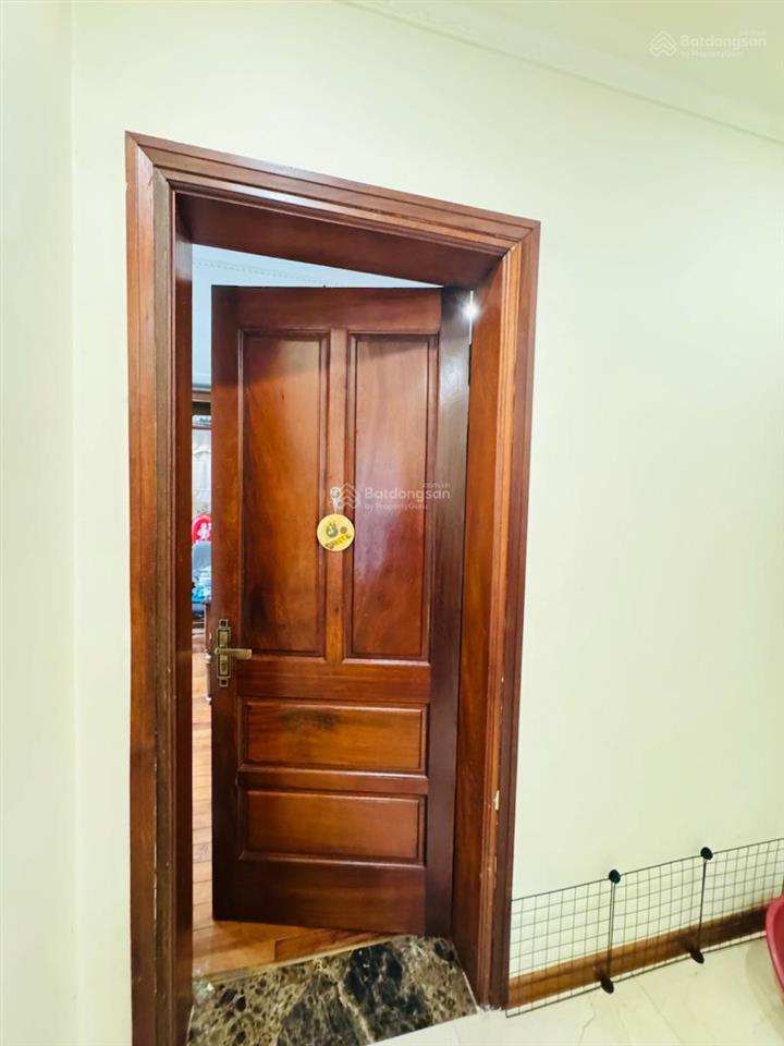 Chính chủ bán nhà ô tô tránh đỗ nguyễn chí thanh đống đa, dt 42m2x5t đẹp, mặt tiền 4,1m, 2 thoáng.