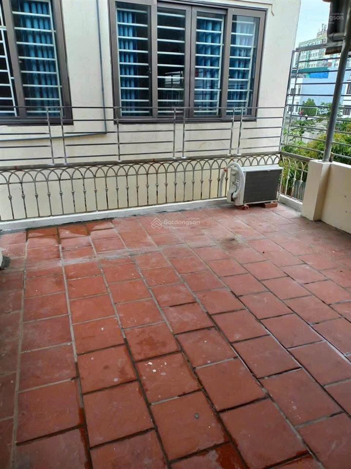 Nhà nguyên căn lê trọng tấn. dt40m2x3t. nhà đẹp, ngõ thoáng. giá 10tr.  0925 916 ***.