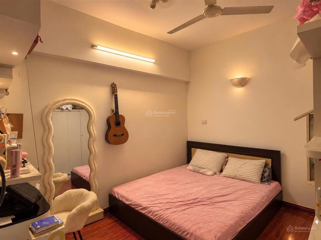Chính chủ bán chung cư lô góc đẹp, khu vip nam trung yên. dt 65m2, 2 ngủ, 2 wc. giá 5 tỷ. có tl.